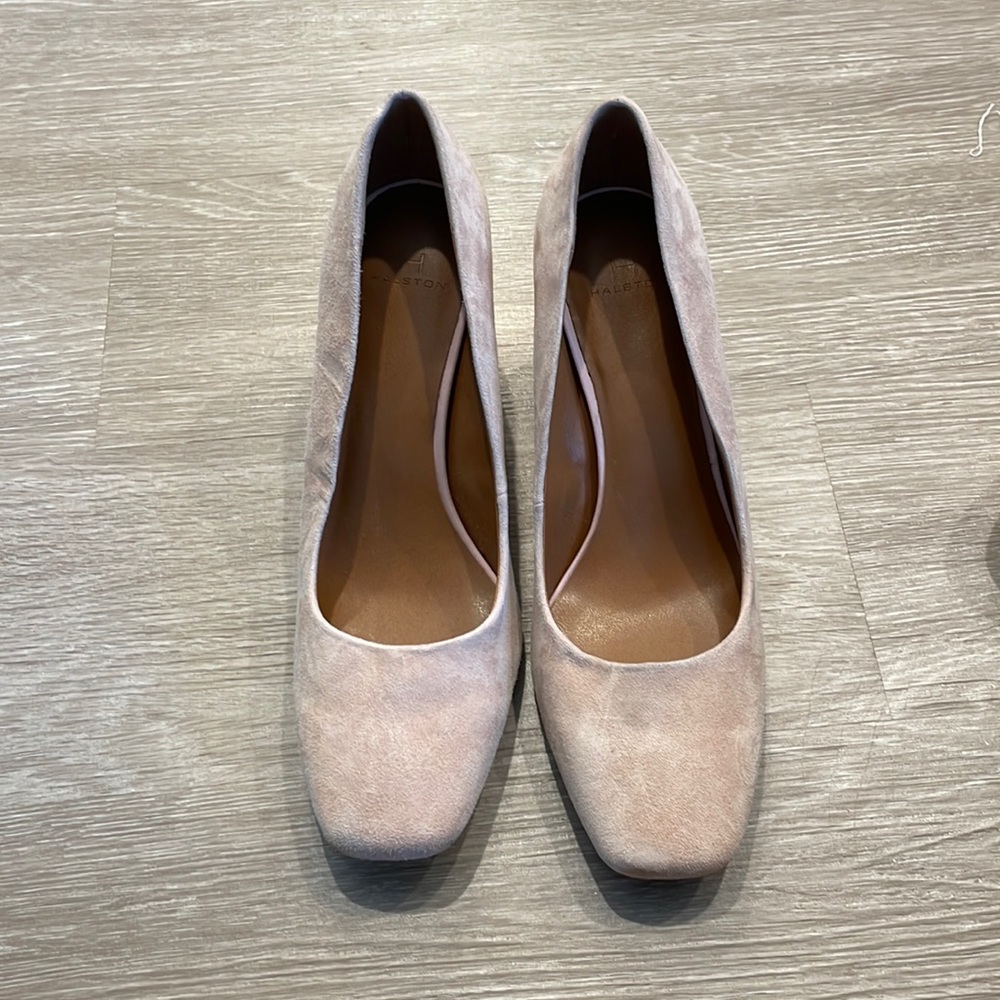 Halston heels. Discoloration on back edge of L shoe. The color is more pink